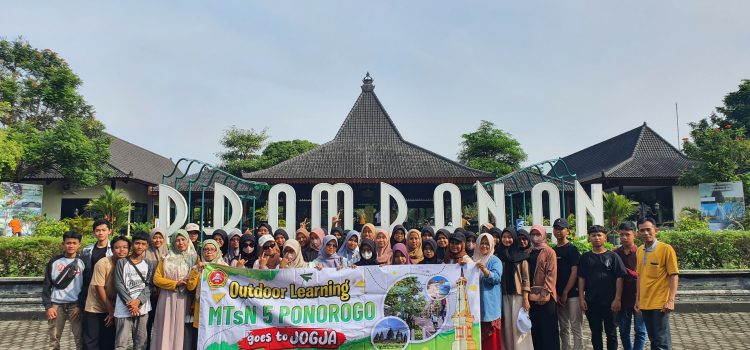 Outdoor Learning MTsN 5 Ponorogo ke Yogyakarta
